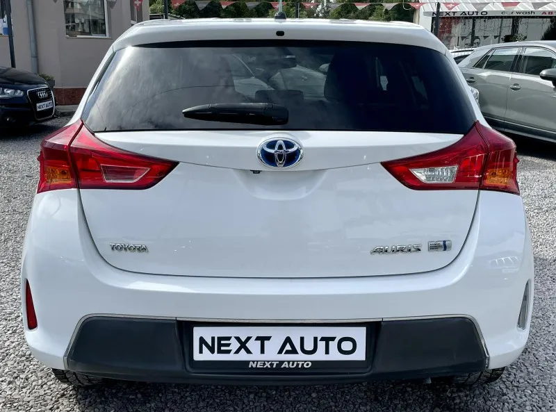 Toyota Auris 1.8Hybrid Image 6